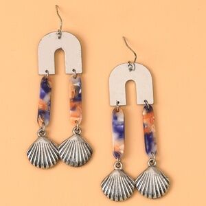 *KATJA* Silver Vintage U-Shaped Shell Design Fashion Earrings